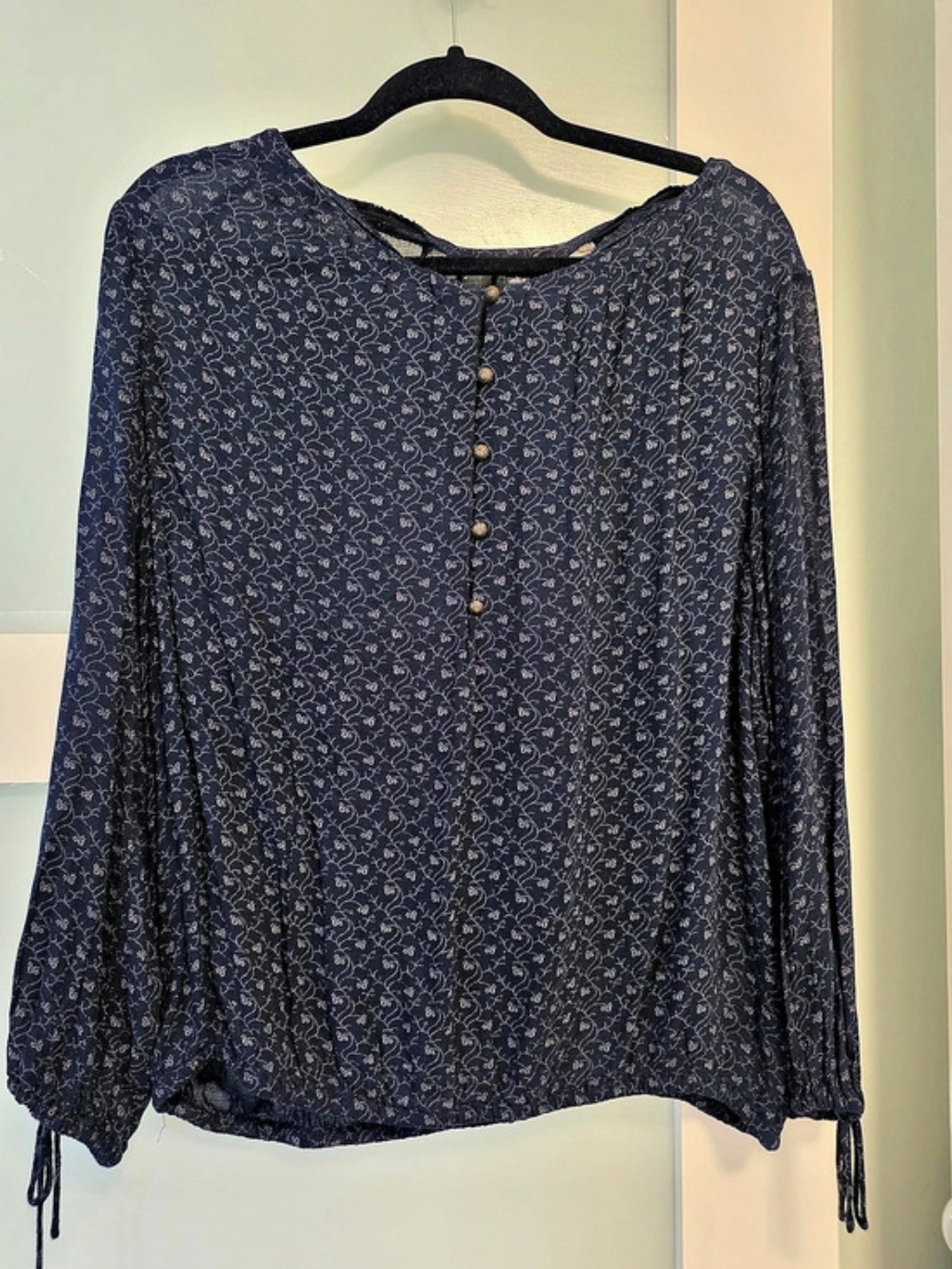 Lucky Brand Paisley Long Sleeve Blouse in Blue & White Large Like New